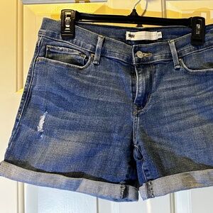 Levi's Cuffed Short Shorts Size 29